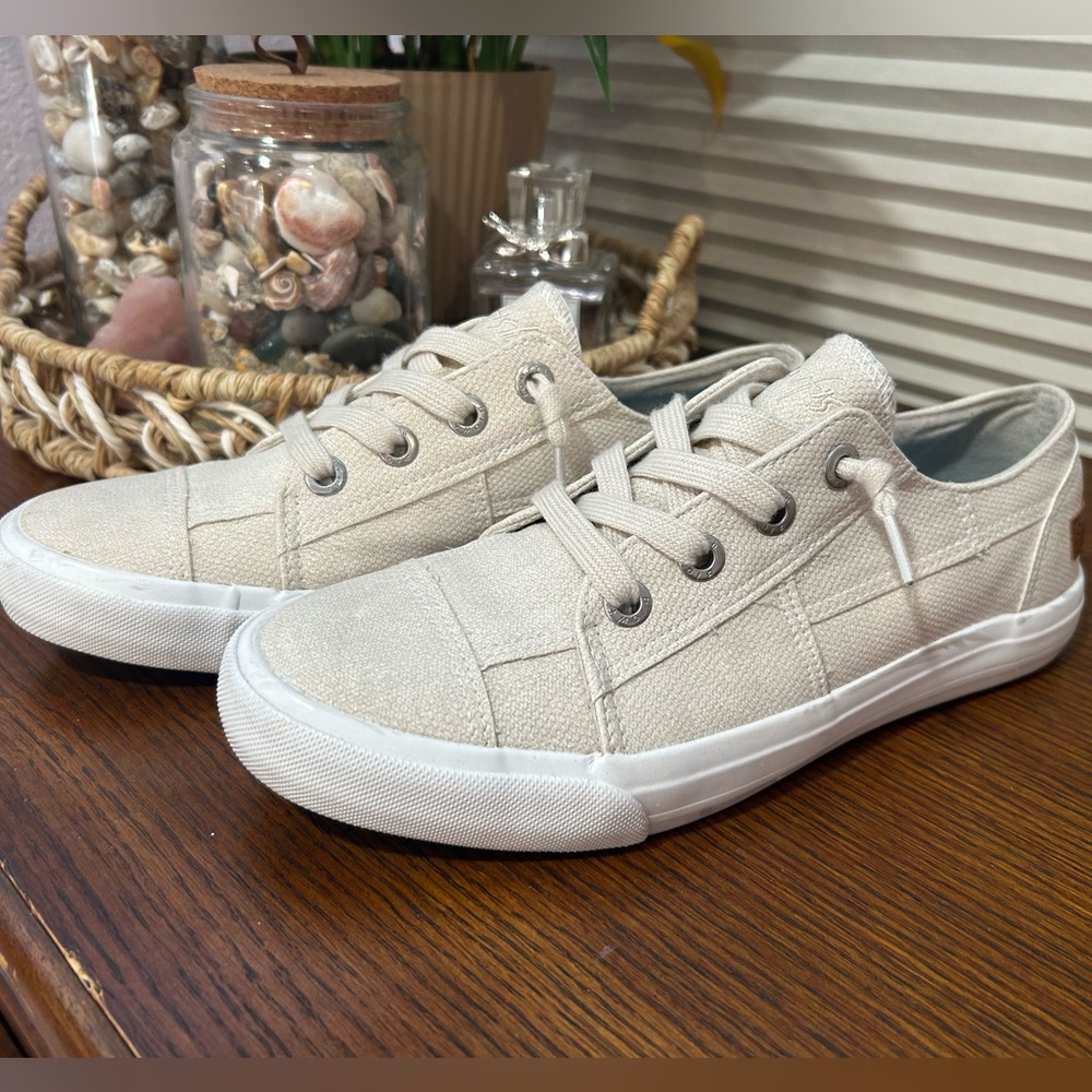Casual Cream Canvas Sneakers Blowfish 8.5